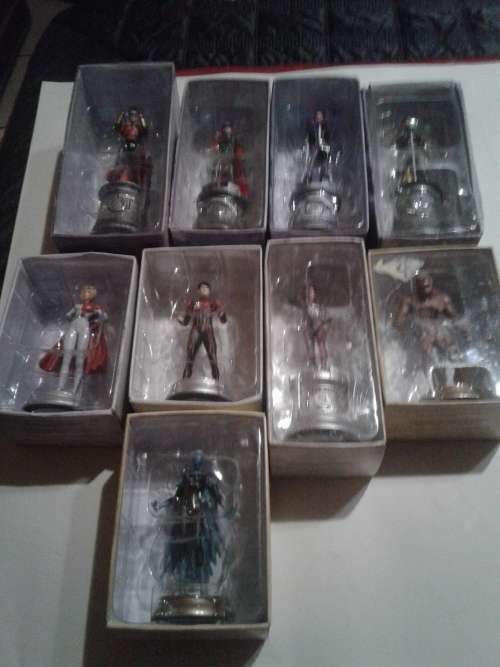 9 X D.C. CHESS FIGURES  (TO CHOSE OR TAKE ALL )