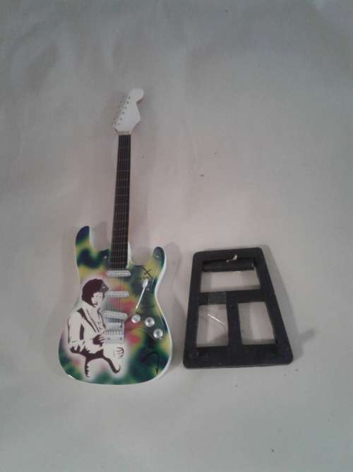 ELVIS PRESLEY GUITAR  INCL.STAND (DISPLAY)-SEE DESCRIPTION