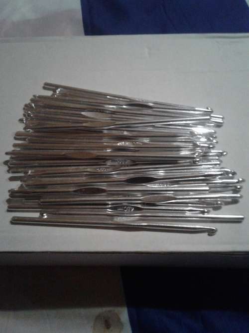 50X 4,5OMM METAL CROCHET HOOKS (GOOD FOR RESALE )ONE BID