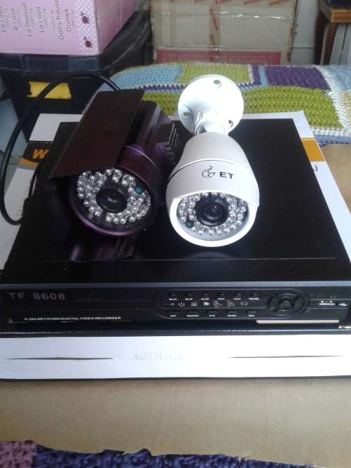 8 CHANNEL HD ,D1DVR INCL POWER SUPPLY, REMOTE AND MOUSE INCL.2 X3,6MM COLOR CAMERAS