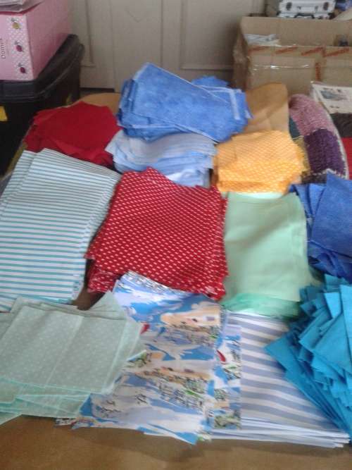OVER 500 BLOCKS OF MIX & MATCH COTTON QUILTING FABRIC  (ONE BID)
