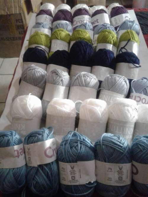 40 X 25G MULTI-COLOR KNITTING WOOL, ONE BID(5 OF EACH 8 SHADES)