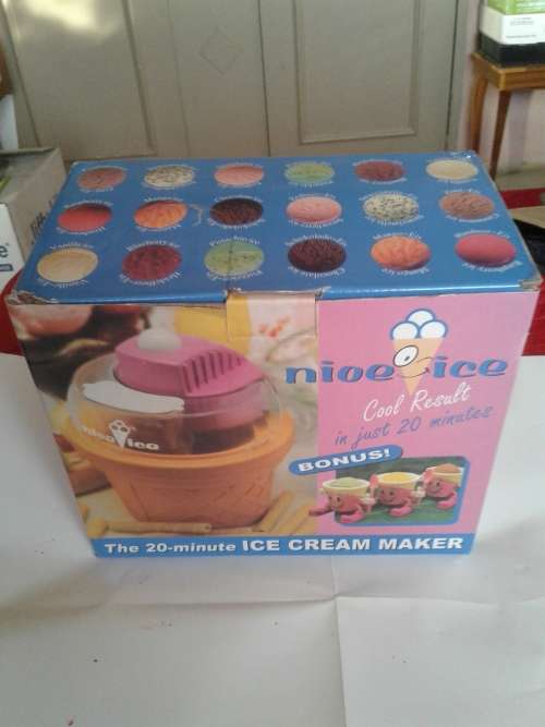 THE 20 MINUTES ICE CREAM MAKER INCL.2 BONUS CUPS