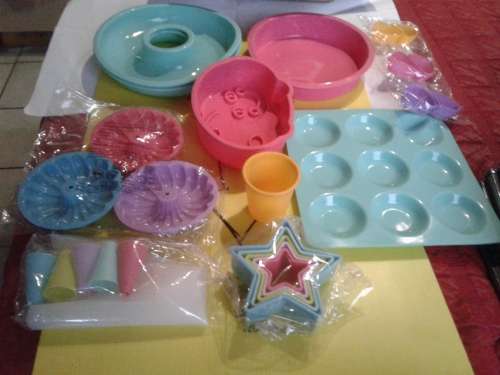 ALL SORTS SILICONE OVENPROOF BAKEWARE (25PIECES)ONE PRICE