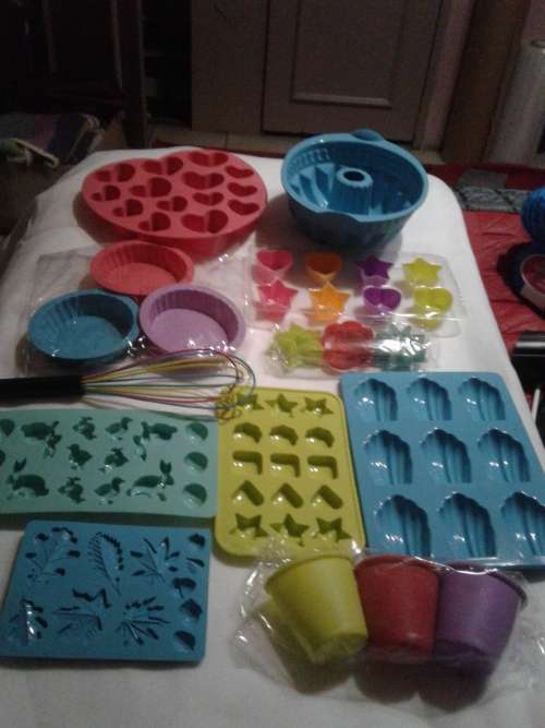 ALL SORTS SILICONE OVENPROOF BAKEWARE (30PIECES)ONE PRICE