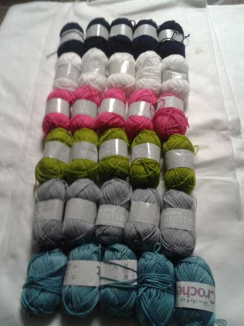 30 X 25G MULTICOLOR KNITTING OR CROCHET WOOL (ONE BID)