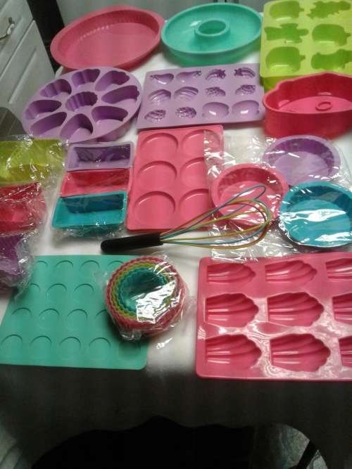 ALL SORTS SILICONE OVENPROOF BAKEWARE (28PIECES)ONE PRICE