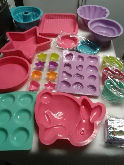 ALL SORTS SILICONE OVENPROOF BAKEWARE (28PIECES)ONE PRICE