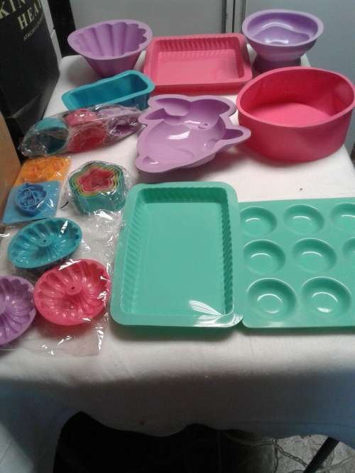 ALL SORTS SILICONE OVENPROOF BAKEWARE (21PIECES)ONE PRICE