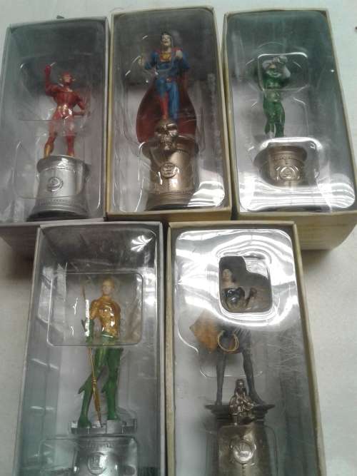 5 X D.C. CHESS FIGURES (TO CHOSE OR TAKE ALL)