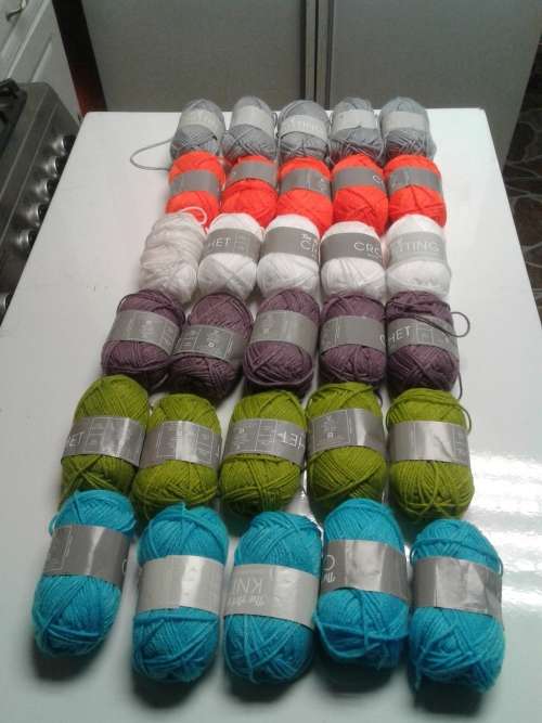 30 X  MULTICOLOR KNITTING OR CROCHET WOOL, ONE BID