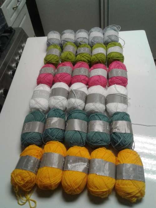 30 X 25G KNITTING OR CROCHET WOOL, ONE BID