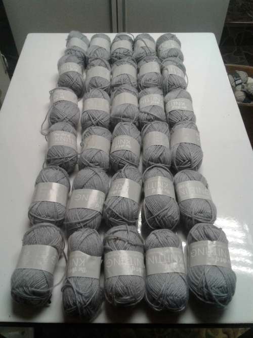 30 X 25G GREY KNITTING WOOL, ONE BID