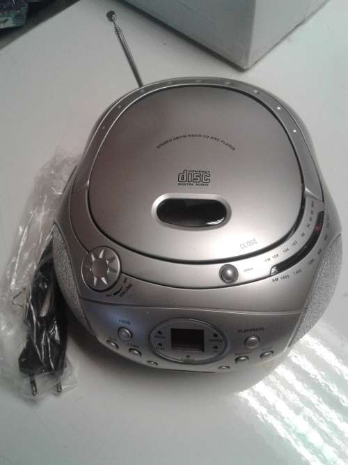 PORTABLE CD PLAYER AM/FM STEREO RADIO,MONEY BACK GUARANTEE