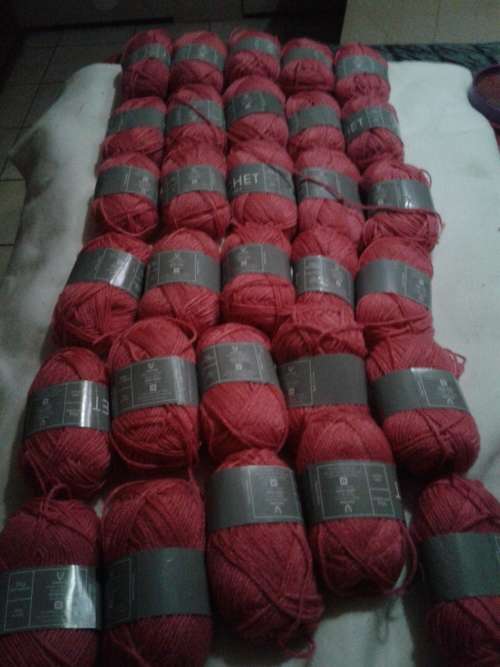 30 X 25G KNITTING OR CROCHET WOOL  (BRIGHT PINK)ONE BID