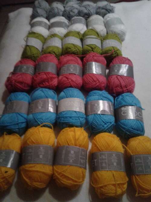 30 X 25G KNITTING OR CROCHET WOOL, ONE BID