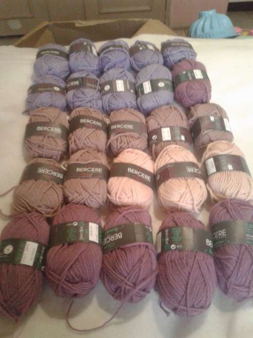 25 X 25G MULTICOLOR TOP QUALITY KNITTING WOOL  (MADE IN FRANCE )ONE BID