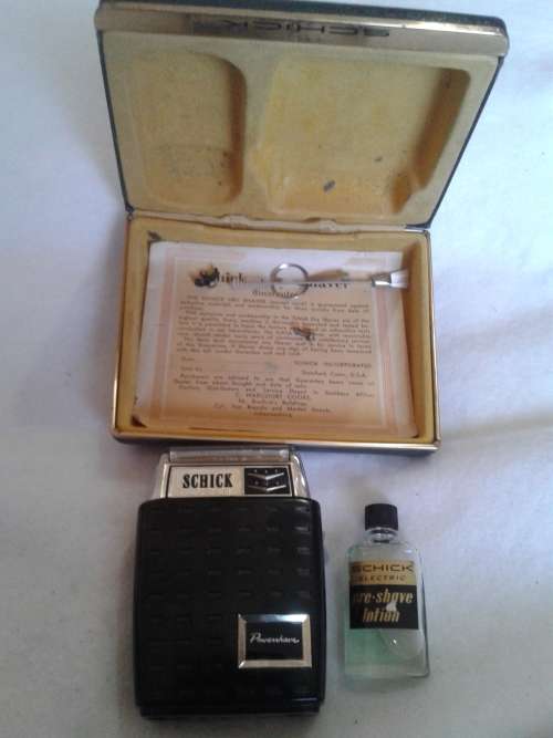VINTAGE SCHICK DRY SHAVER IN CASE