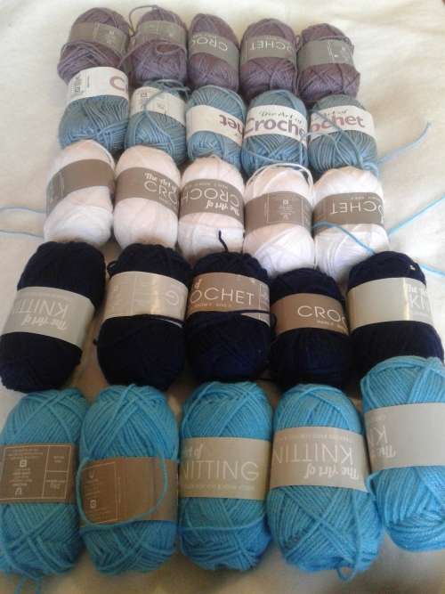25 X 25G KNITTING OR CROCHET WOOL, ONE BID
