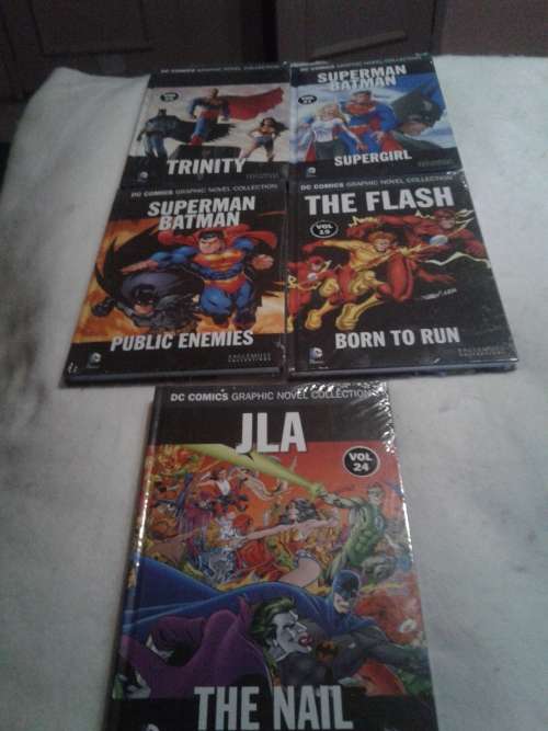 5 X D.C. HARDCOVER COMICS  (TO CHOSE OR TAKE ALL )