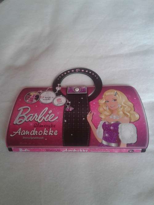 BARBIE GLAMOROUS EVENING GOWNS STENCIL SCRAPBOOK IN AFRIKAANS  (HANDBAG SHAPE)
