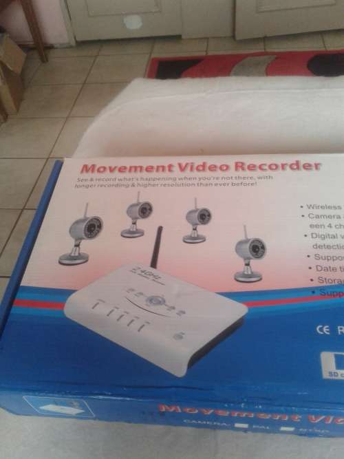 2,4 GHZ HIGH RESOLUTION MOVEMENT VIDEO RECORDER INCL.4 CAMERAS
