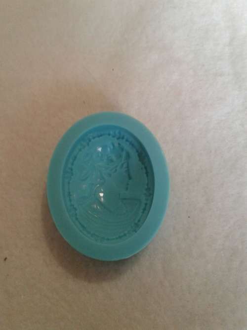 10 X CAMEO SILICONE MOULDS,ONE BID
