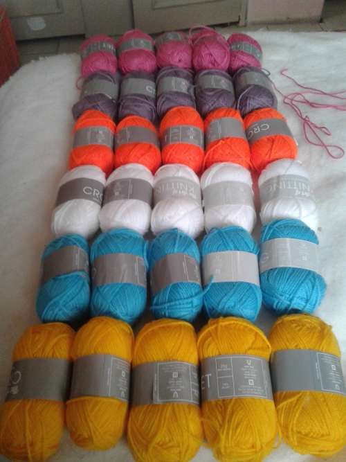 30 X 25G MULTICOLOR KNITTING OR CROCHET WOOL, ONE BID