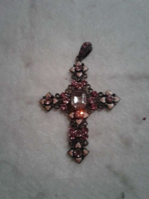 LOVELY CROSS PENDANT