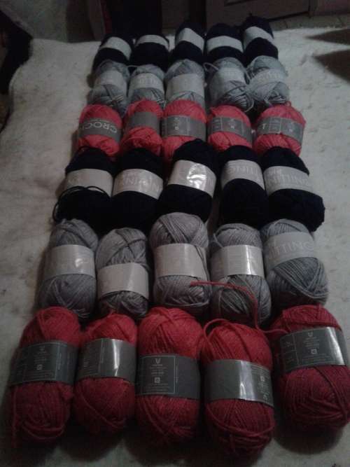 30 X 25G ,3 SHADES KNITTING OR CROCHET WOOL, ONE BID