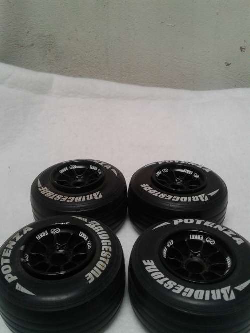 4 X  BRIDGESTONE POTENZA TYRES WITH GENUINE ALLOY MAGS (SCALE 1:8)