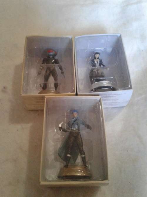 3 X D.C. CHESS FIGURES  (TO CHOSE OR TAKE ALL )