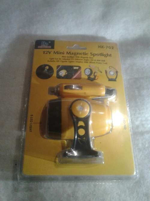 MAGNETIC SPOTLIGHT  (LIGHT CAN BE ADJUSTED TO DIFFERENT ANGLES,12V-10 WATT)5 LED LIGHT