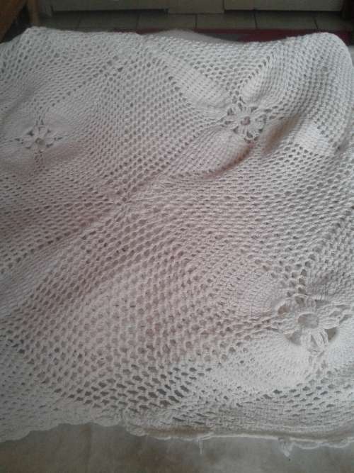 VINTAGE CROCHET TABLECLOTH (2M X 2M)
