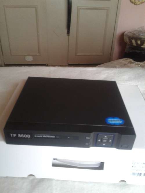 8 CHANNELS AHD DVR INCL.REMOTE AND MOUSE