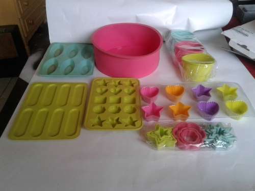 24 PIECE ALL SORTS OVENPROOF SILICONE BAKEWARE, ONE BID