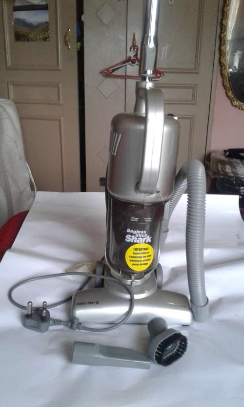 EURO PRO 1000 WATTS BAGLESS STICK SHARK VACUUM CLEANER (USED THRICE ONLY)INCL.ATTACHMENTS