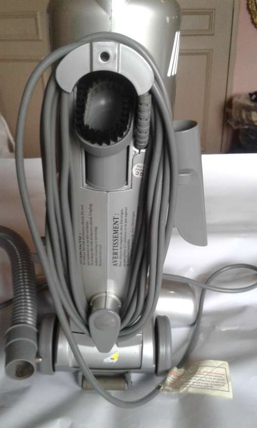 EURO PRO 1000 WATTS BAGLESS STICK SHARK VACUUM CLEANER (USED THRICE ONLY)INCL.ATTACHMENTS