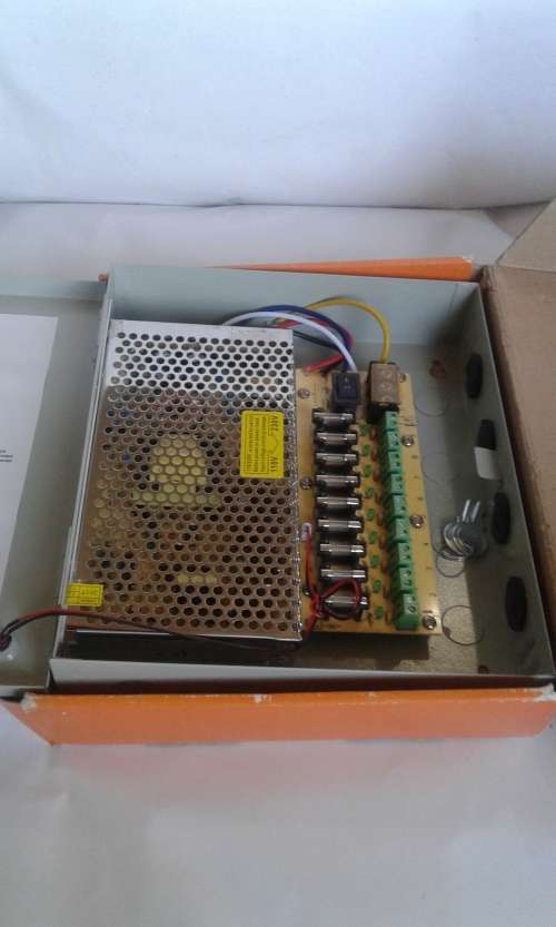 12 VDC 9 OUTPUT SWITCH MODE CCTV POWER SUPPLY
