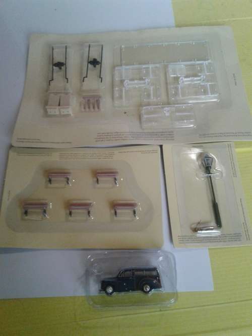 OVER 20  PIECES OF ALL SORTS RAILWAY ASSECORIES FOR SCALE 00 BY HATCHETTE PARTWORK,ONE BID