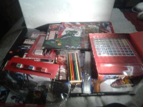 17mPIECES OF DRAW THE MARVEL WAY,INCL.MAGAZINES,FILE, ,STENCIL,PAINT AND PENS_ONE BID