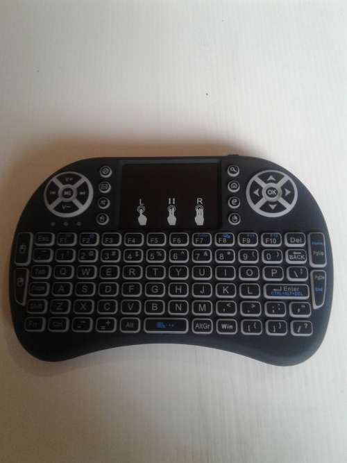 WORLDS MINI WIRELESS KEYBOARD &MOUSE COMBO (MULTIMEDIA REMOTE CONTROL &TOUCHPAD FUNCTION )
