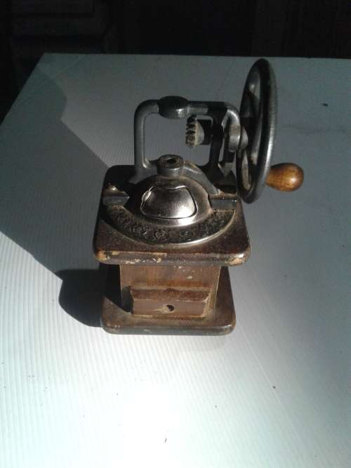 VINTAGE COFFEE GRINDER