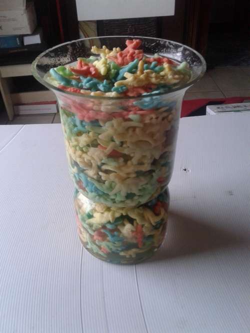 THOUSANDS OF GROW IN WATER ANIMALS IN A PACK (GLOW IN THE DARK)IDEAL FOR VASE,ETC...