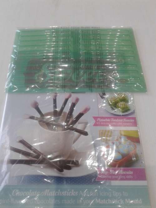 3 X  SOMETHING SWEET CAKE DECORATIONS INCL. MAGAZINES  (RECIPES )ONE BID