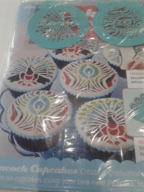 3 X CAKE DECORATIONS INCL. MAGAZINES  (ONE BID )