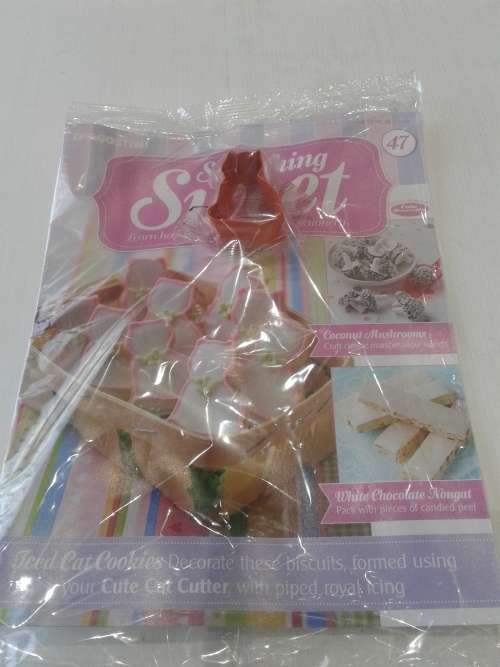 3 X SOMETHING SWEET CAKE DECORATIONS INCL. MAGAZINES  (ONE BID)