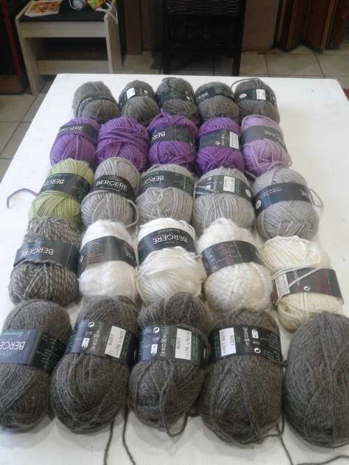 25 X 25G TOP QUALITY MULTICOLOR(MADE IN FRANCE)KNITTING WOOL,ONE BID