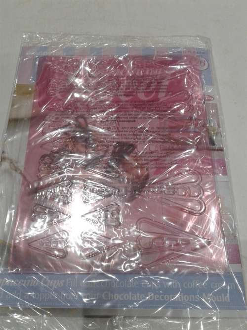 3 X SOMETHING SWEET CAKE DECORATIONS INCL. MAGAZINES, ONE BID