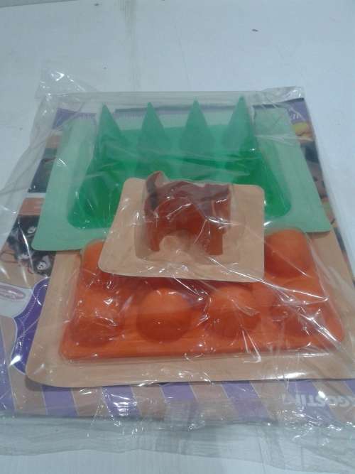 3 X CAKE DECORATIONS INCL. MAGAZINES, ONE BID